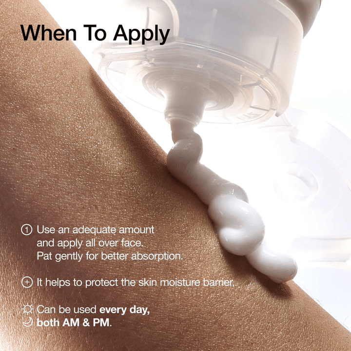 Anua 3 Ceramide Panthenol Cream appliqué sur la peau – renforce la barrière d'hydratation et peut être utilisé matin et soir.