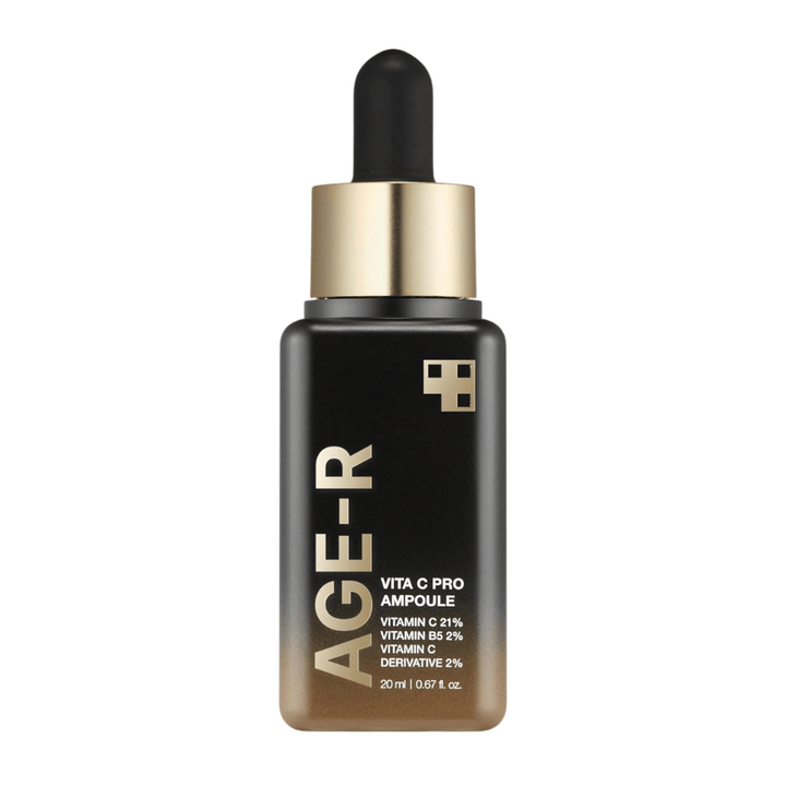 Flacon de Medicube Age-R Vita C Pro Ampoule, un produit contenant 21% de vitamine C, 2% de vitamine B5 et 2% de dérivé de vitamine C. L'emballage noir et doré est doté d'une pipette pour une application précise. Le produit est conçu pour éclaircir et améliorer la texture de la peau.