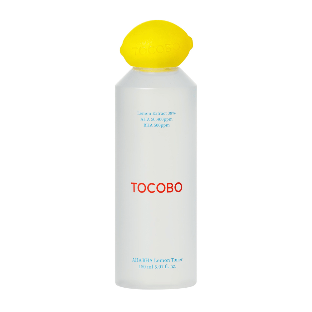 TOCOBO AHA BHA Lemon Toner dans une bouteille transparente avec un bouchon en forme de citron jaune et un logo rouge. Le texte sur la bouteille indique 38 % d'extrait de citron, AHA 50 400 ppm et BHA 500 ppm.