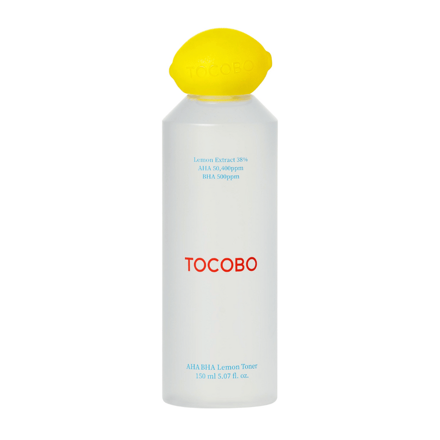 TOCOBO AHA BHA Lemon Toner dans une bouteille transparente avec un bouchon en forme de citron jaune et un logo rouge. Le texte sur la bouteille indique 38 % d'extrait de citron, AHA 50 400 ppm et BHA 500 ppm.