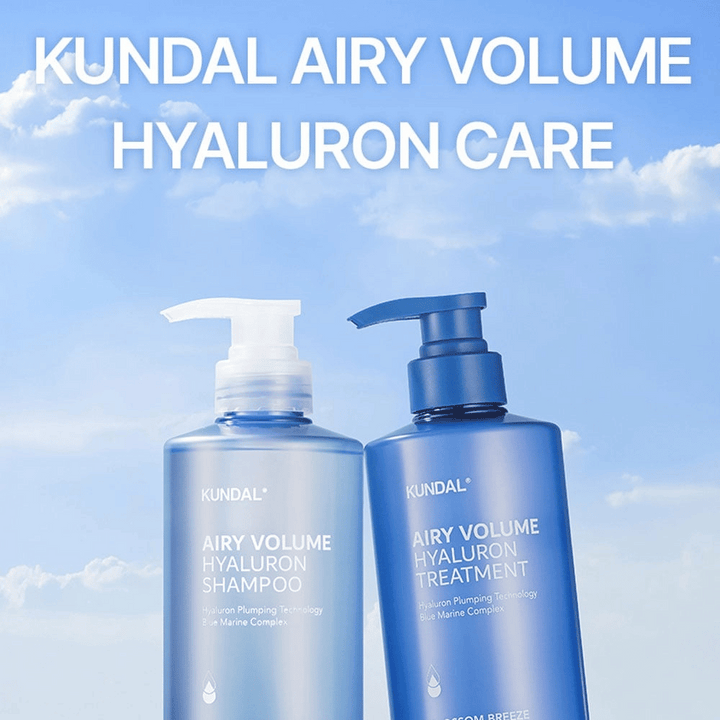 KUNDAL Airy Volume Hyaluron Shampoo et Treatment dans des flacons pompe bleus, soins capillaires avec de l'acide hyaluronique et Blue Marine Complex.
