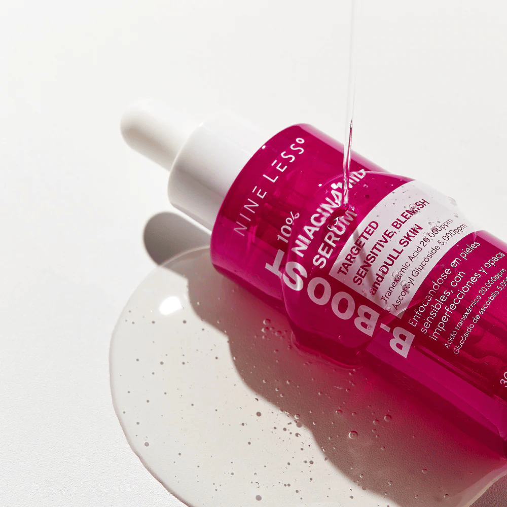 B-Boost 10% Niacinamide Serum, gouttant de la pipette.