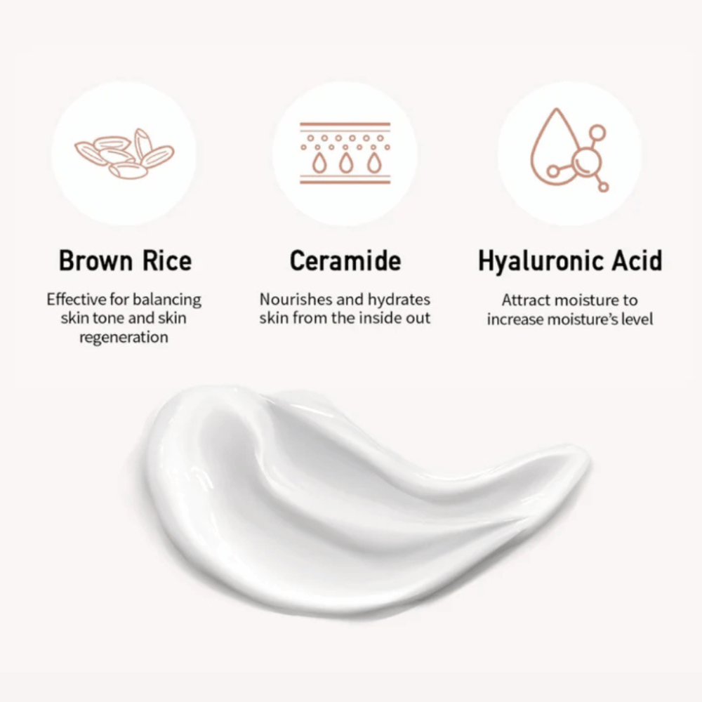 Gros plan sur la formule de la crème solaire avec des illustrations et des explications des trois ingrédients clés : riz brun pour un teint uniforme, céramides pour la nutrition et acide hyaluronique pour l'hydratation.