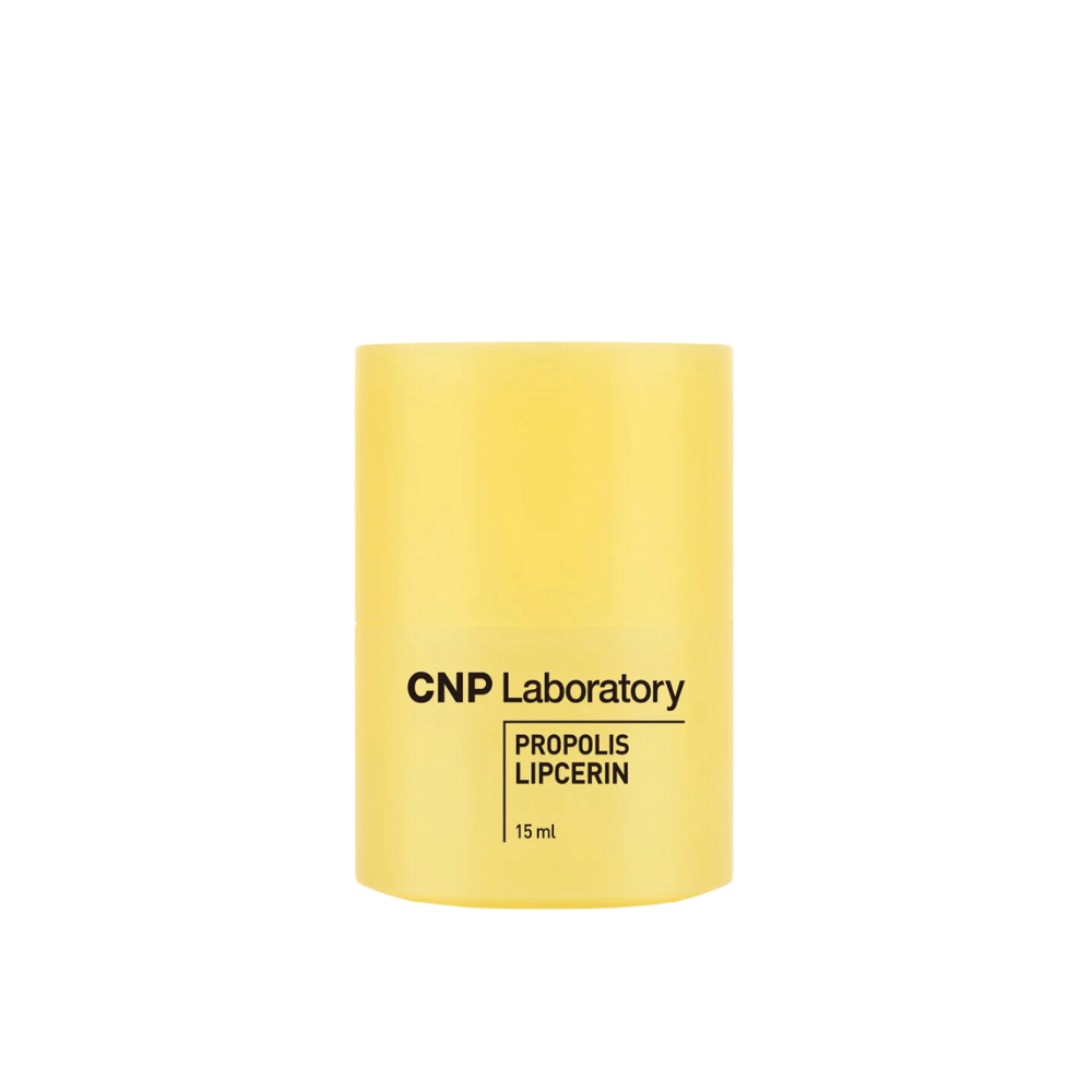 Un tube jaune de CNP Laboratory Propolis Lipcerin avec un design simple et épuré. Le produit contient 15 ml et est conçu pour fournir une hydratation et un soin intensifs pour les lèvres.