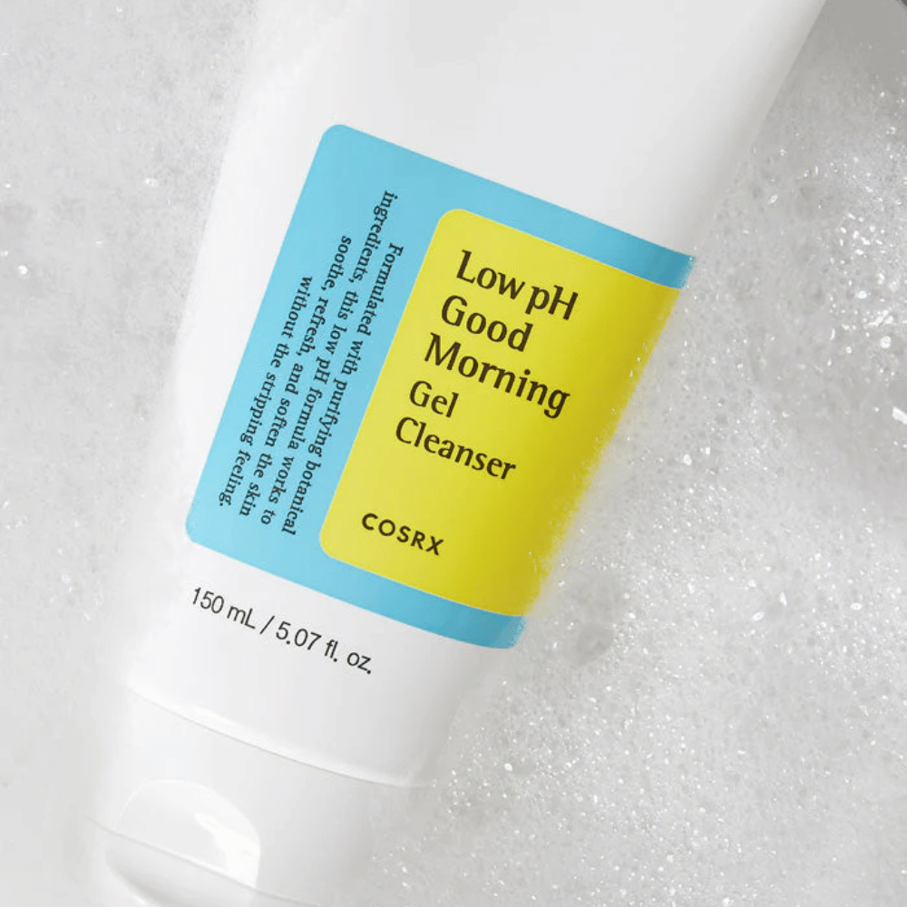 COSRX Low pH Good Morning Gel Cleanser 150ml – nettoyant visage doux avec un pH bas pour les peaux sensibles, présenté avec mousse.