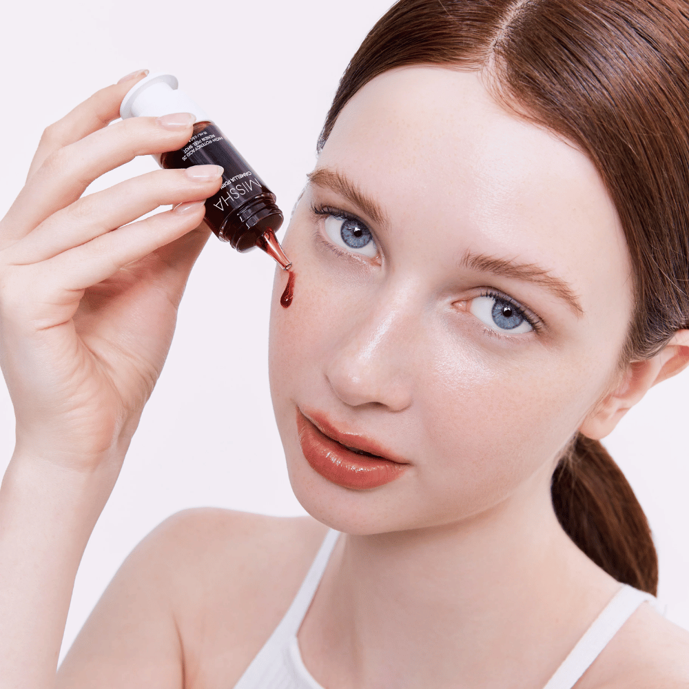 5. MISSHA Camellia PDRN NAD+ High-Potency Acid 25 Renew Peel Shot – peeling visage à la formule rouge appliqué sur la peau