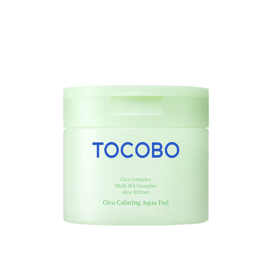 Image produit de TOCOBO Cica Calming Aqua Pad sur fond blanc. L’emballage est clairement présenté avec un accent sur le design et les informations produit.