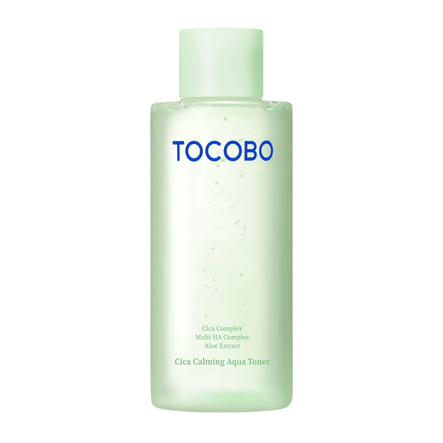 Image produit détourée de TOCOBO Cica Calming Aqua Toner avec un design minimaliste vert clair qui met en valeur la sensation pure et apaisante du produit.