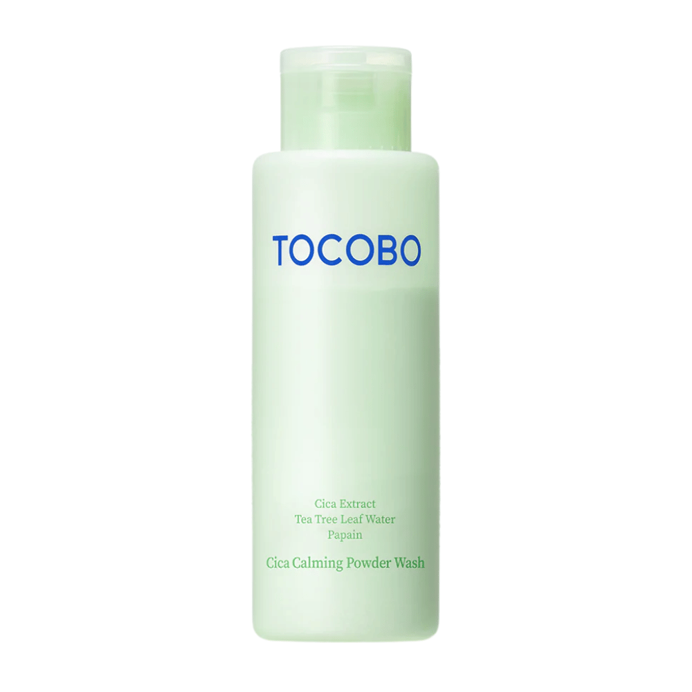 TOCOBO Cica Calming Powder Wash nettoyant pour le visage qui exfolie en douceur et renforce la barrière cutanée.