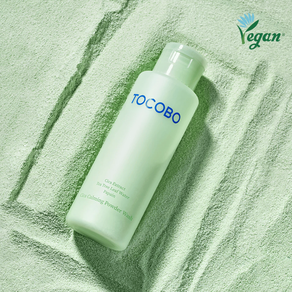TOCOBO Cica Calming Powder Wash avec du cica et tea tree qui nettoie, apaise et équilibre les peaux sensibles.