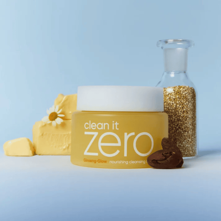 Image produit de Clean It Zero Ginseng-Glow Cleansing Balm avec des inspirations d'ingrédients comme le ginseng et les huiles nourrissantes, un baume nettoyant doux qui fond le maquillage et nettoie la peau sans dessécher.