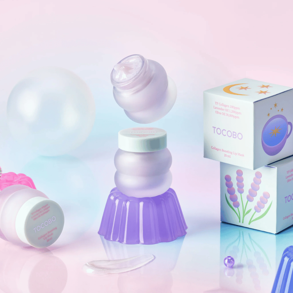 Plusieurs pots de TOCOBO Collagen Boosting Lip Mask avec un fond fantaisiste aux couleurs pastel.