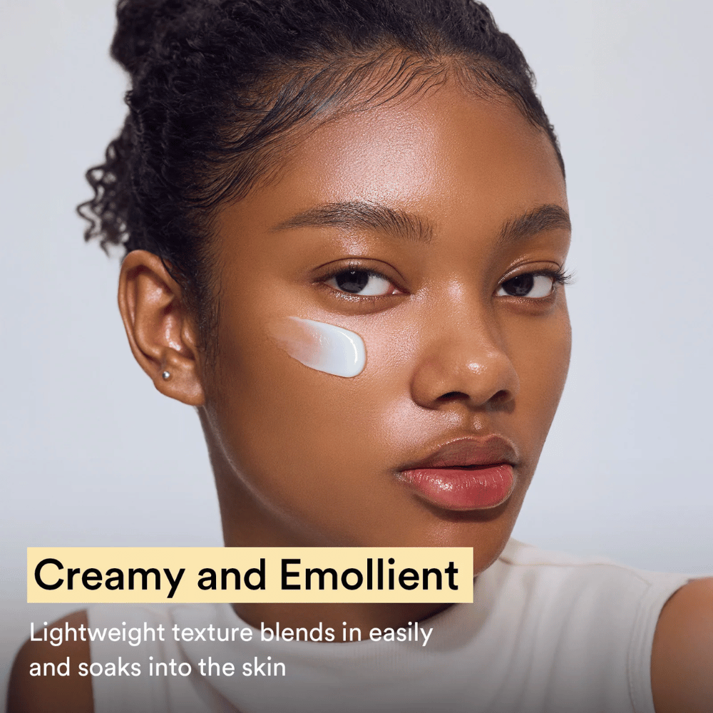 Femme avec Abib Collagen Eye Crème sur la joue. Le produit a une texture soyeuse qui est rapidement absorbée et lisse la surface de la peau.