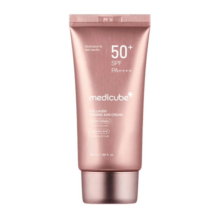 Medicube Collagen Firming Sun Cream SPF 50+ en tube rose doré – protection solaire avec collagène et acide hyaluronique qui donne une peau plus ferme, hydratée et éclatante.