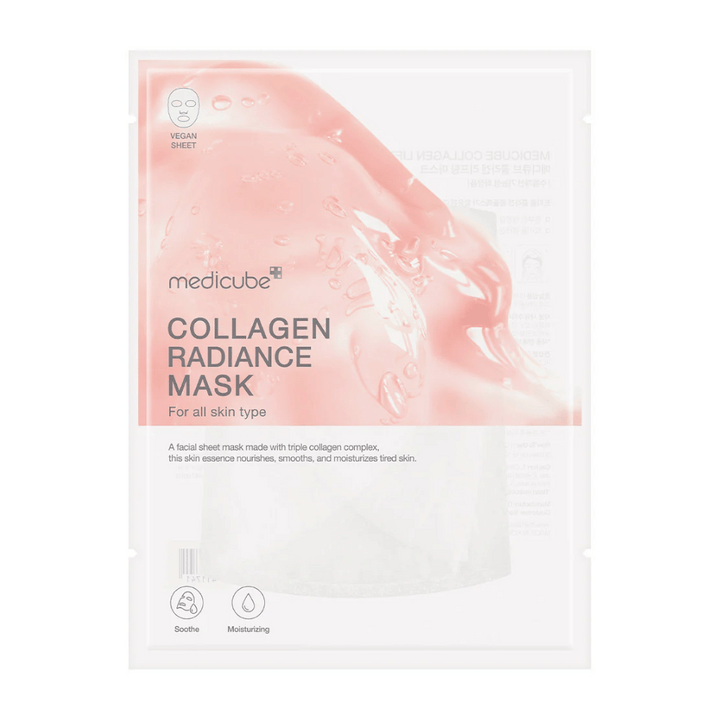 L'emballage du "Medicube Collagen Radiance Mask," un masque facial avec trois types de complexes de collagène. Le masque est destiné à tous les types de peau et promet d'hydrater, d'unifier et de donner de l'éclat à la peau fatiguée. L'emballage est de couleur claire avec un texte clair et des éléments graphiques qui mettent en valeur les caractéristiques du produit.