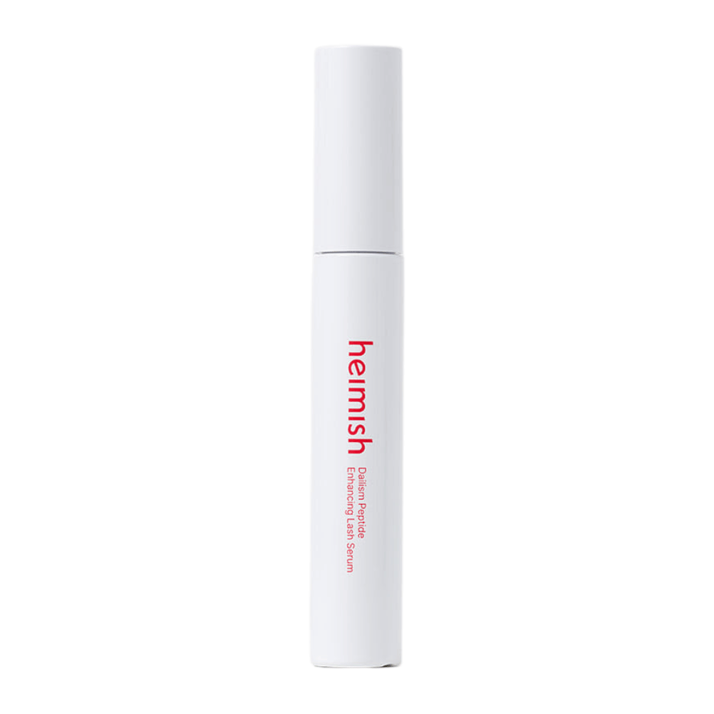 Image du produit Heimish Dailism Peptide Enhancing Lash Serum sur fond clair. Le sérum soin des cils est présenté dans un emballage blanc épuré, mettant l’accent sur le soin quotidien et l’effet fortifiant pour les cils.