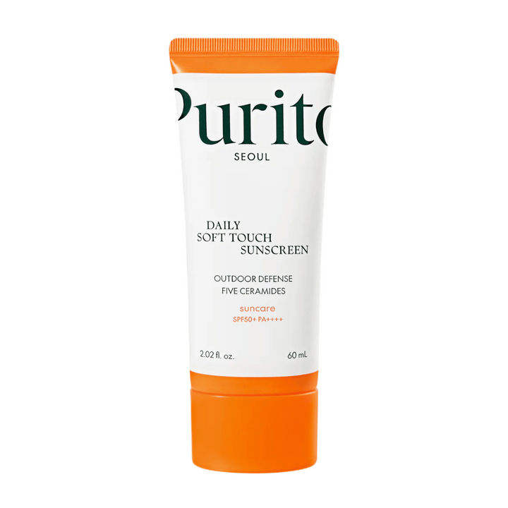 Purito Daily Soft Touch Sunscreen est un écran solaire avec SPF50+ PA++++ qui offre une protection efficace contre les rayons UVA et UVB. La formule soyeuse est rapidement absorbée sans laisser de film blanc et convient à tous les types de peau, même les peaux sensibles. Enrichi de cinq céramides différentes, il renforce la barrière cutanée et garde la peau hydratée toute la journée. Parfait pour un usage quotidien – léger, protecteur et nourrissant.