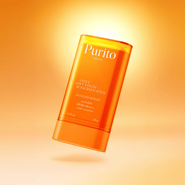 Purito Daily Soft Touch Sunscreen Stick avec SPF50+ PA++++ offre une protection résistante à l'eau contre les UVA/UVB. La formule légère glisse en douceur sur la peau sans coller – parfaite pour une protection quotidienne en extérieur.