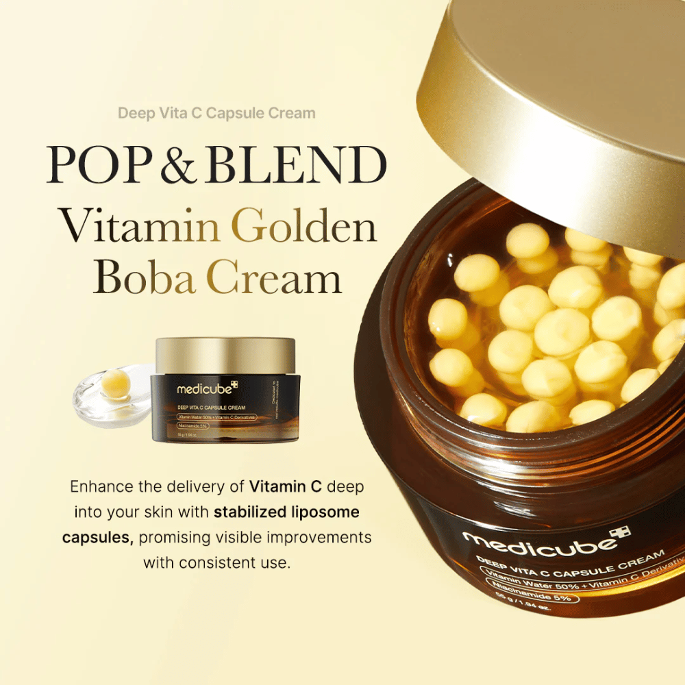 L'emballage de "Medicube Deep Vita C Capsule Cream," une crème enrichie en vitamine C contenant des capsules liposomales stabilisées pour pénétrer efficacement la peau. Le texte "POP & BLEND Vitamin Golden Boba Cream" souligne les caractéristiques du produit, et la présentation visuelle montre les capsules qui promettent des améliorations visibles avec une utilisation continue.