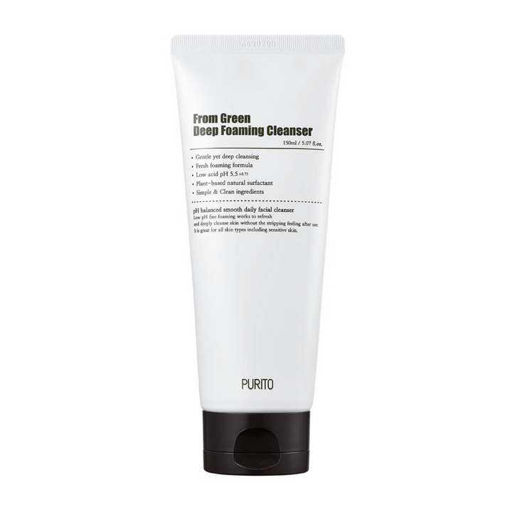 Purito From Green Deep Foaming Cleanser est un nettoyant visage en profondeur avec une formule douce à base de tensioactifs végétaux. Son faible pH de 5,5 aide à maintenir l'équilibre naturel de la peau, ce qui le rend idéal pour tous les types de peau, y compris les peaux sensibles.