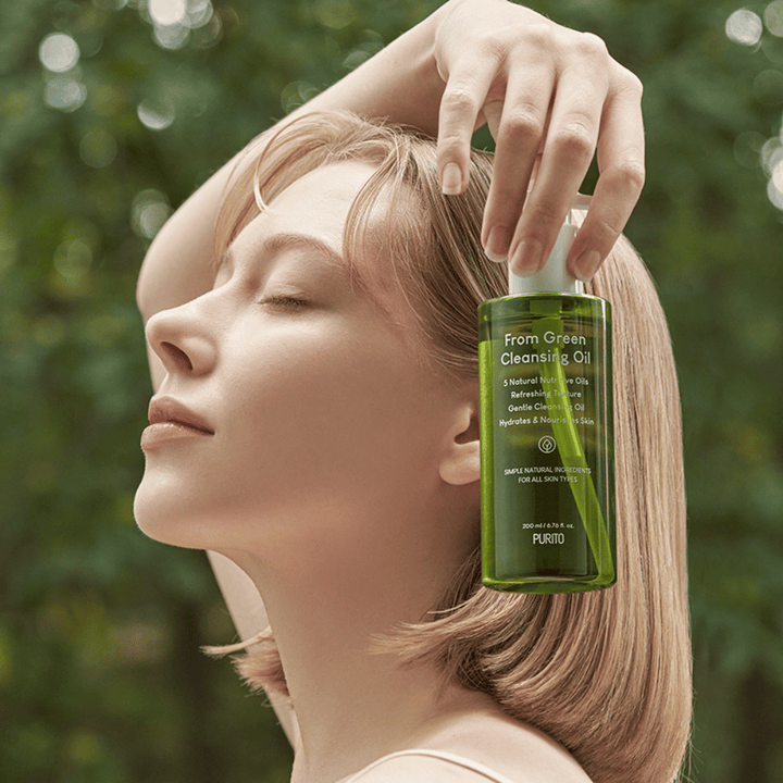 Purito From Green Cleansing Oil est parfait pour une utilisation quotidienne et convient à tous les types de peau, même les peaux sensibles. Avec cinq huiles naturelles riches en nutriments, elle nettoie la peau en profondeur sans laisser de sensation grasse, tout en hydratant et en prenant soin de la peau.