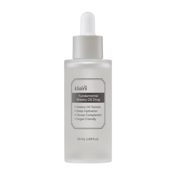 Flacon transparent avec pipette contenant Klairs Fundamental Watery Oil Drop, 50 ml. L'étiquette décrit les caractéristiques du produit telles qu'une hydratation profonde, un effet éclatant et une formulation végane.