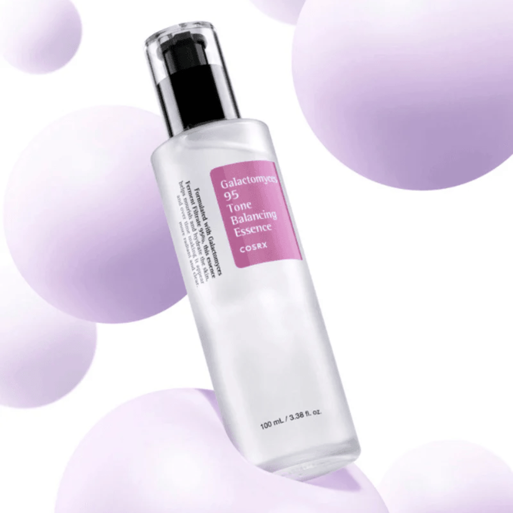 COSRX Galactomyces 95 Tone Balancing Essence dans une bouteille transparente avec une étiquette violette. L'essence donne de l'éclat, équilibre le teint et améliore la texture de la peau.