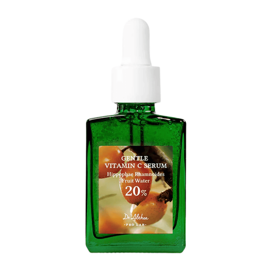Dr.Althea Gentle Vitamin C Serum contient 20% de vitamine C et de l'eau d'argousier qui hydrate et illumine la peau. Elle réduit la pigmentation et protège contre les radicaux libres, offrant un teint plus uniforme et éclatant.
