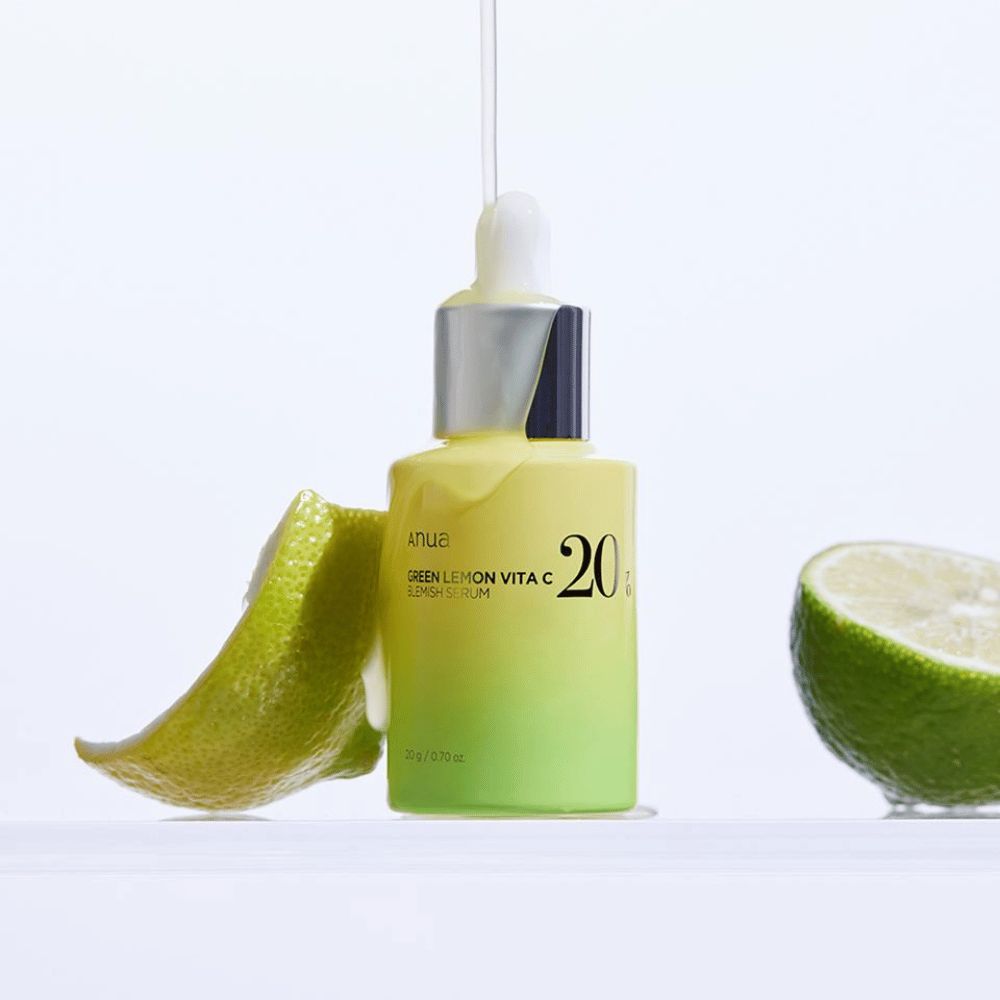 ANUA Green Lemon Vita C Blemish Serum, présenté avec une tranche de citron vert, contient 20g de sérum.