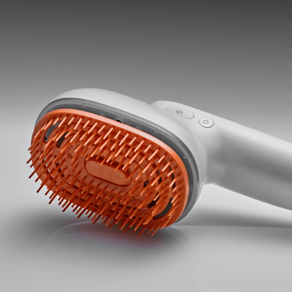 LILYEVE GrowTurn Brush Steam Booster – gros plan sur la tête de brosse et les boutons de commande