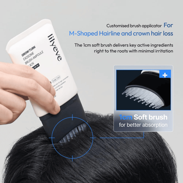 Une personne applique LILYEVE Grow:Turn Exosome Brush Ampoule Prime directement sur le cuir chevelu à l’aide de l’applicateur à brosse douce intégré. L’image montre comment la formule atteint les racines des cheveux pour un soin ciblé en cas de chute de cheveux et de cheveux clairsemés.