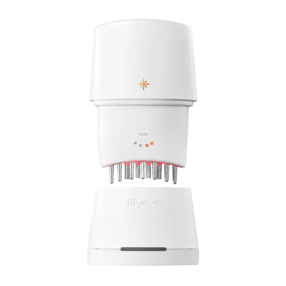 5. Lilyeve GrowTurn Pro – appareil pour le cuir chevelu blanc avec lumière LED rouge et station de charge assortie
