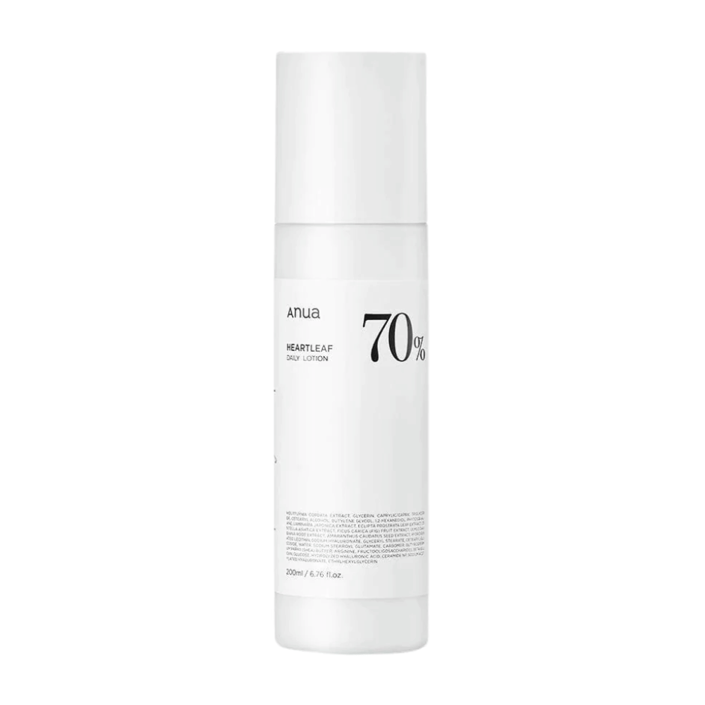 Une bouteille blanche avec un bouchon blanc avec Heartleaf 70% Daily Lotion sur fond blanc, de Anua.