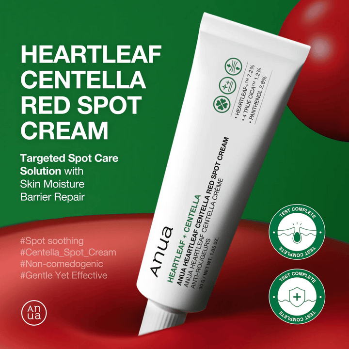 Anua Heartleaf Centella Red Spot Cream dans un tube blanc présenté sur un fond vert, mettant l'accent sur le traitement localisé, la réparation de la barrière d'hydratation et la formule douce testée.