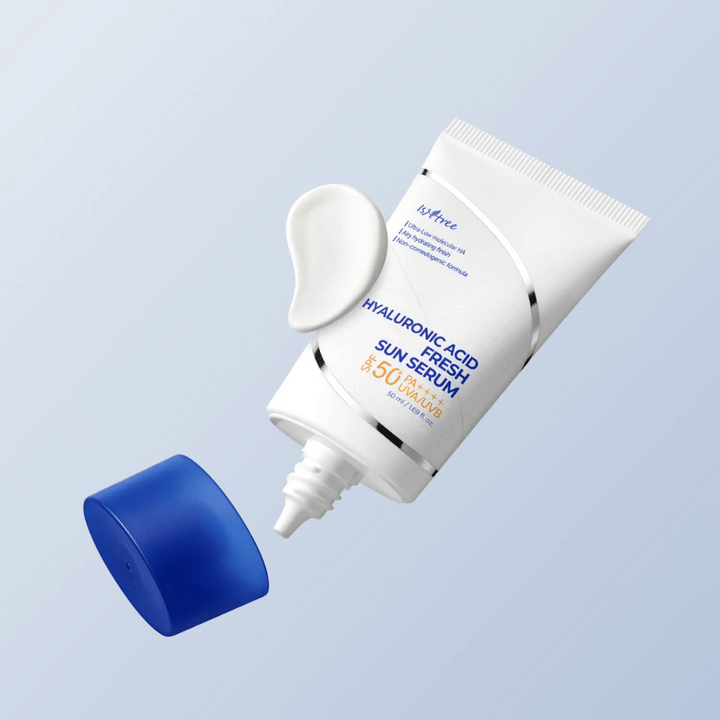 Isntree Hyaluronic Acid Fresh Sun Serum est un sérum solaire léger avec SPF50+ PA++++ qui protège contre les UVA/UVB tout en hydratant avec de l'acide hyaluronique. Parfait pour les peaux sensibles.