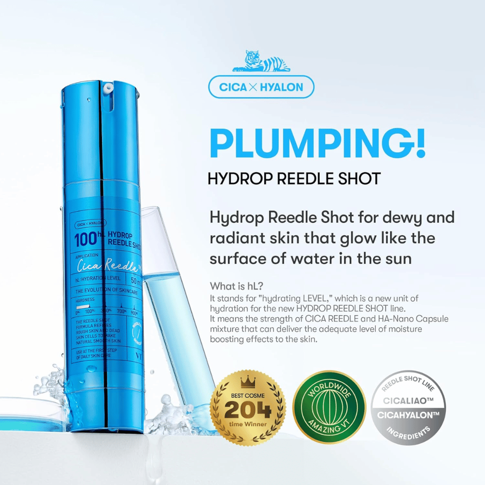 Bouteille bleue VT Cica Hyalon Hydrop Reedle Shot 100hL avec pipette transparente, texte sur l'effet hydratant et l'éclat de la peau, ainsi que trois emblèmes mettant en avant les distinctions et ingrédients du produit.