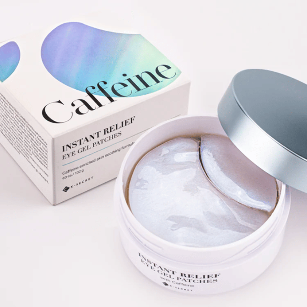 Boîte et emballage de K-Secret Instant Relief Eye Gel Patches avec caféine, ouverte et montrant des patchs hydrogel scintillants.
