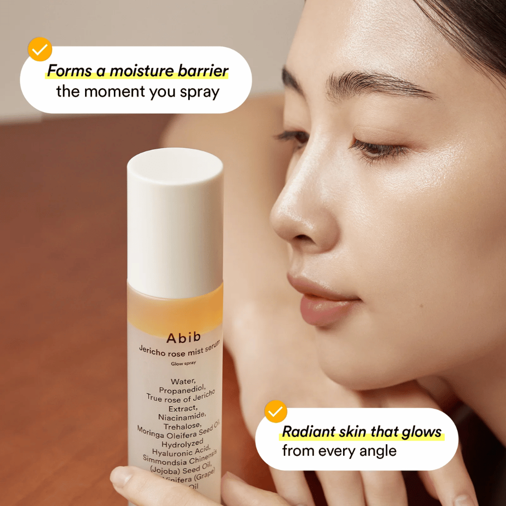 Femme montre sa peau hydratée après utilisation de Abib Jericho Rose Mist Serum. Crée une barrière d'hydratation protectrice.