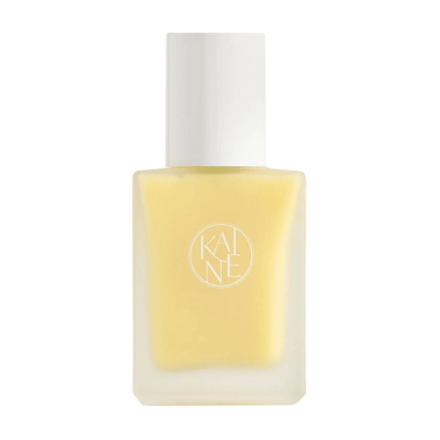 Un flacon jaune Vita Drop Serum de 30ml sur fond blanc avec KAINE produits de soins de la peau.