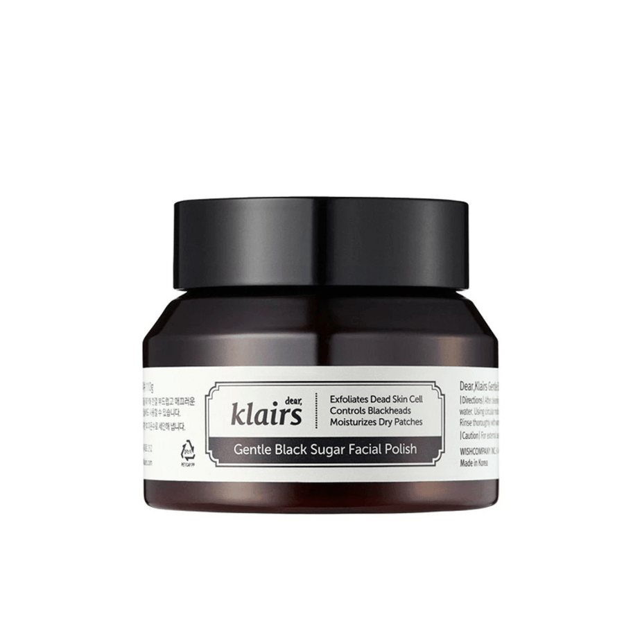 Un pot Klairs Gentle Black Sugar Facial Polish avec un couvercle noir et une étiquette, sur un fond neutre.