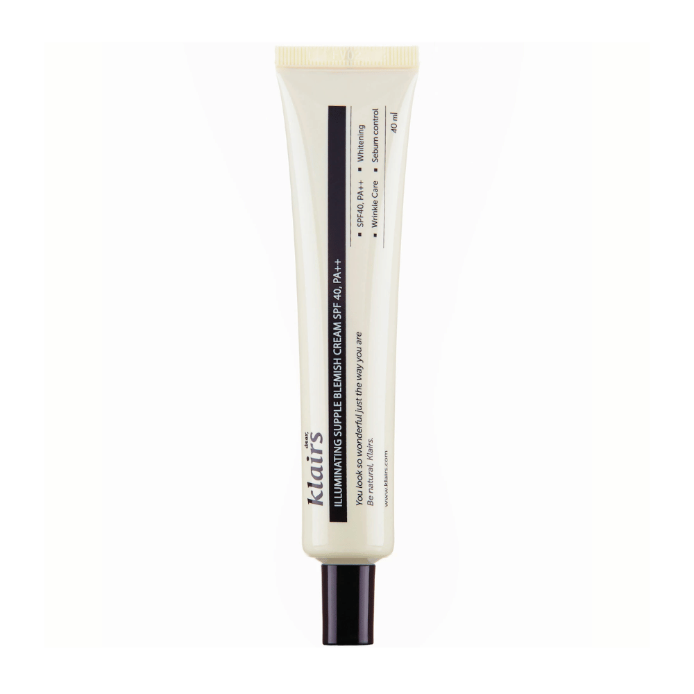 Un tube de Klairs Illuminating Supple Blemish Cream SPF40 PA++, une crème de jour teintée, sur un fond blanc.