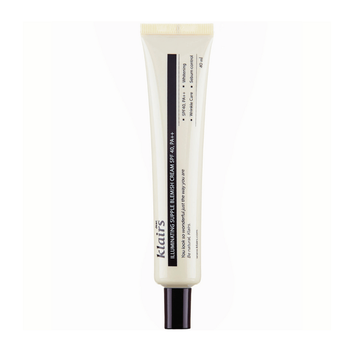 Un tube de Klairs Illuminating Supple Blemish Cream SPF40 PA++, une crème de jour teintée, sur un fond blanc.
