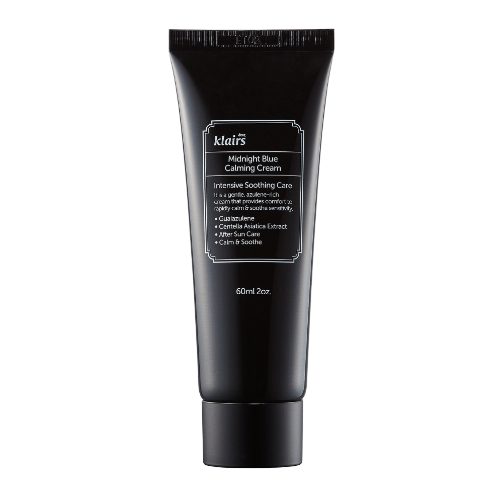 Un tube noir de Klairs Midnight Blue Calming Cream, décrit comme une crème intensément apaisante, devant un fond blanc.