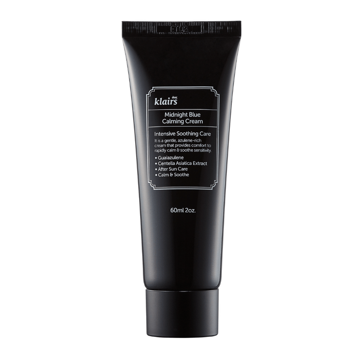 Un tube noir de Klairs Midnight Blue Calming Cream, décrit comme une crème intensément apaisante, devant un fond blanc.