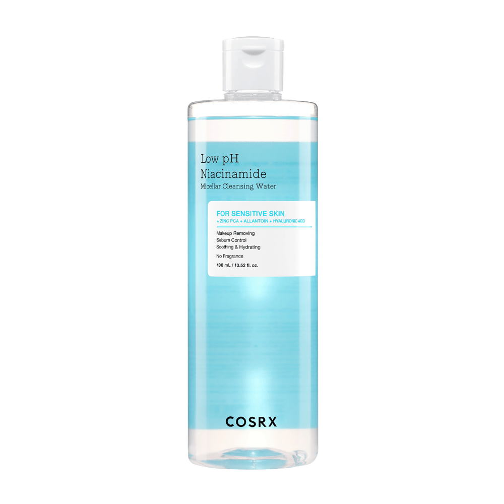 Bouteille avec COSRX Low pH Niacinamide Micellar Cleansing Water, destinée aux peaux sensibles.
