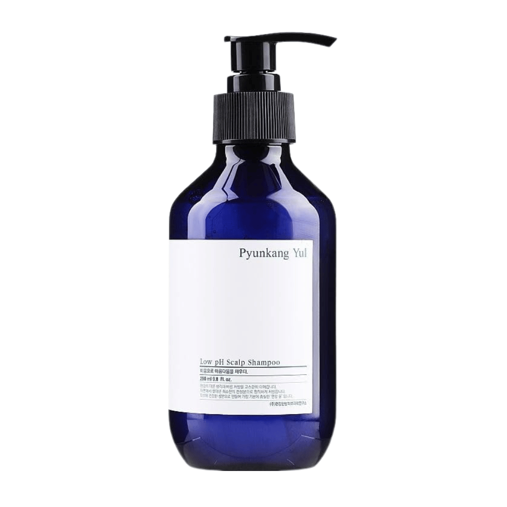 Image de produit détourée et épurée de Pyunkang Yul Low pH Scalp Shampoo dans un flacon bleu avec pompe et design minimaliste.