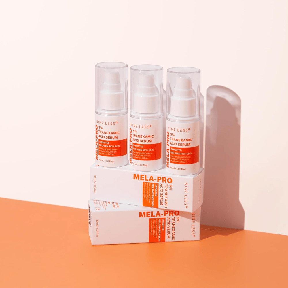 Trois NINE LESS MELA-PRO 5% Tranexamic Acid Serum 30 ml, sérum éclaircissant avec niacinamide et glutathion pour les peaux riches en mélanine.