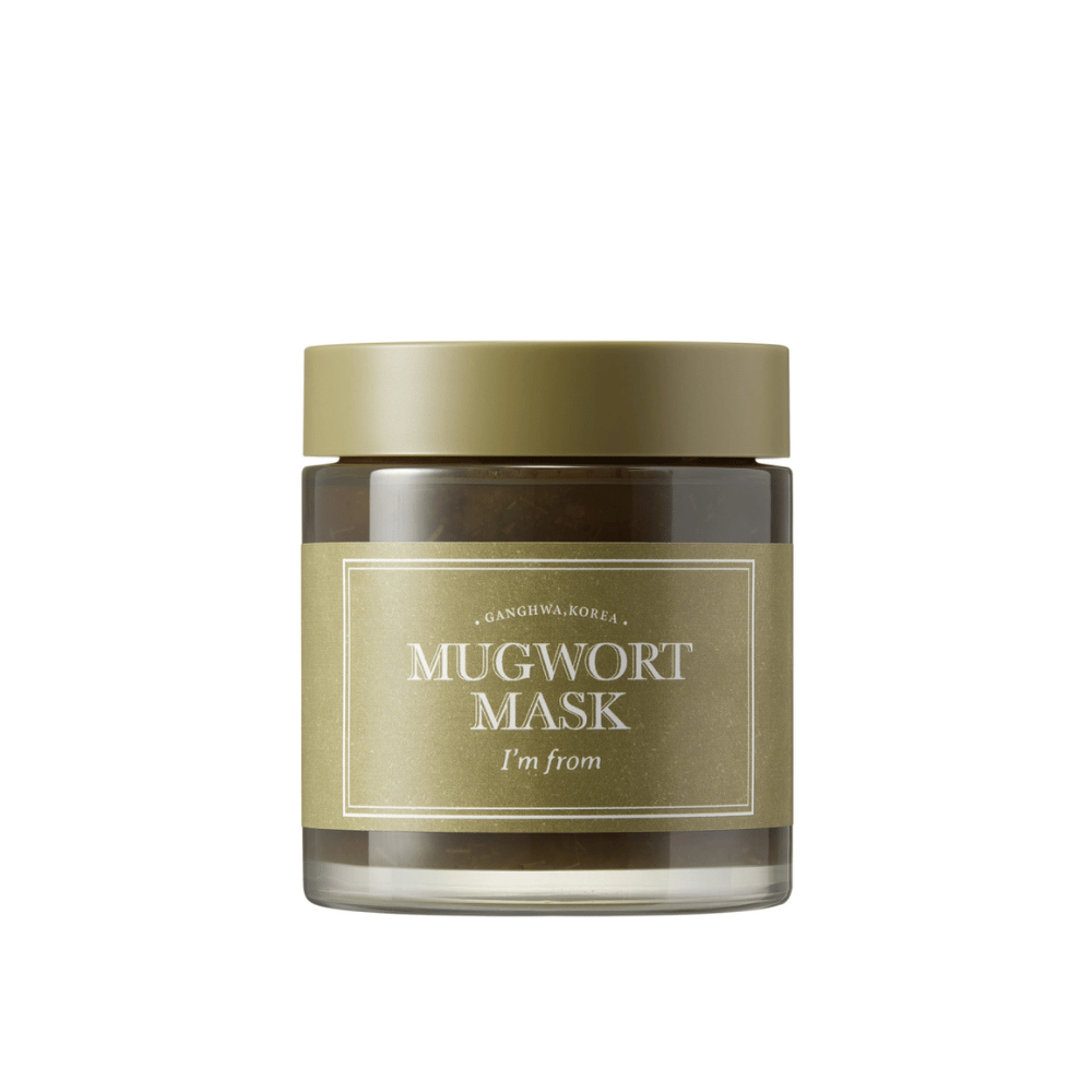Image du produit de I'm From Mugwort Mask – un masque facial vert dans un pot en verre avec un couvercle et une étiquette vert olive, photographié sur un fond blanc.