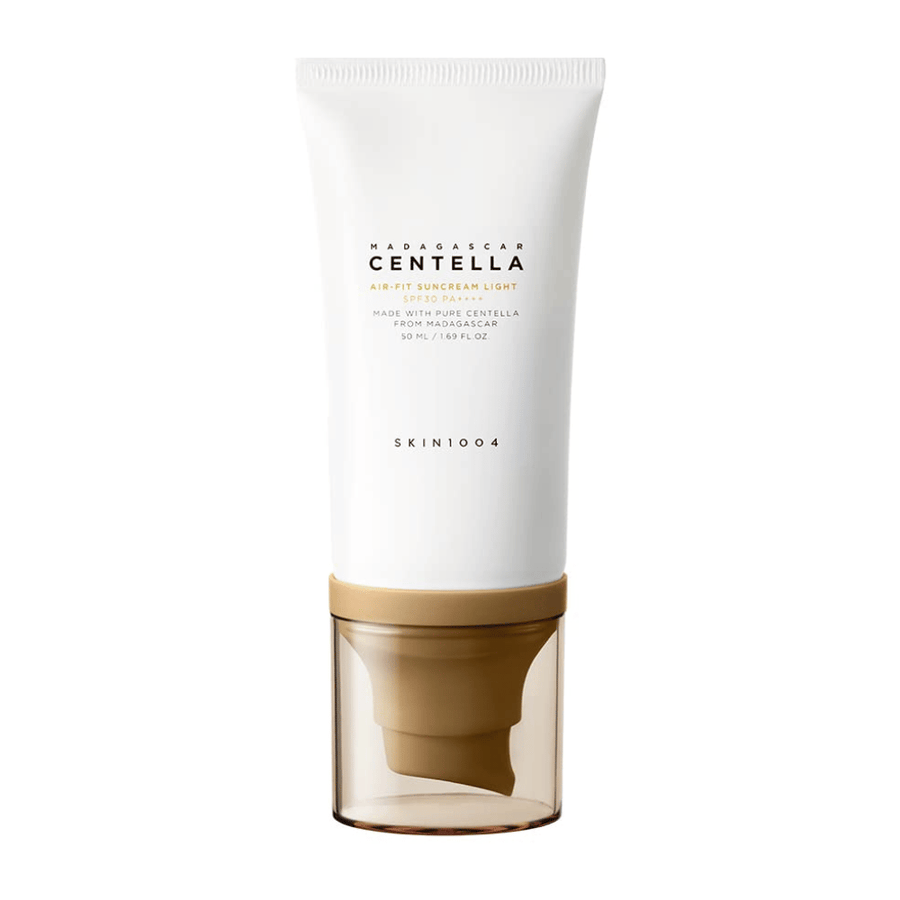 SKIN1004 Madagascar Centella Air-Fit Suncream Light SPF30 PA++++ – crème solaire légère avec centella asiatica qui protège la peau, hydrate et convient aux peaux sensibles.