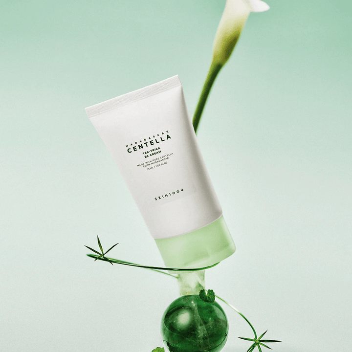 Crème visage pour peaux à problèmes avec le complexe Tea-Trica qui aide à réduire les boutons et à rétablir l’équilibre de la peau